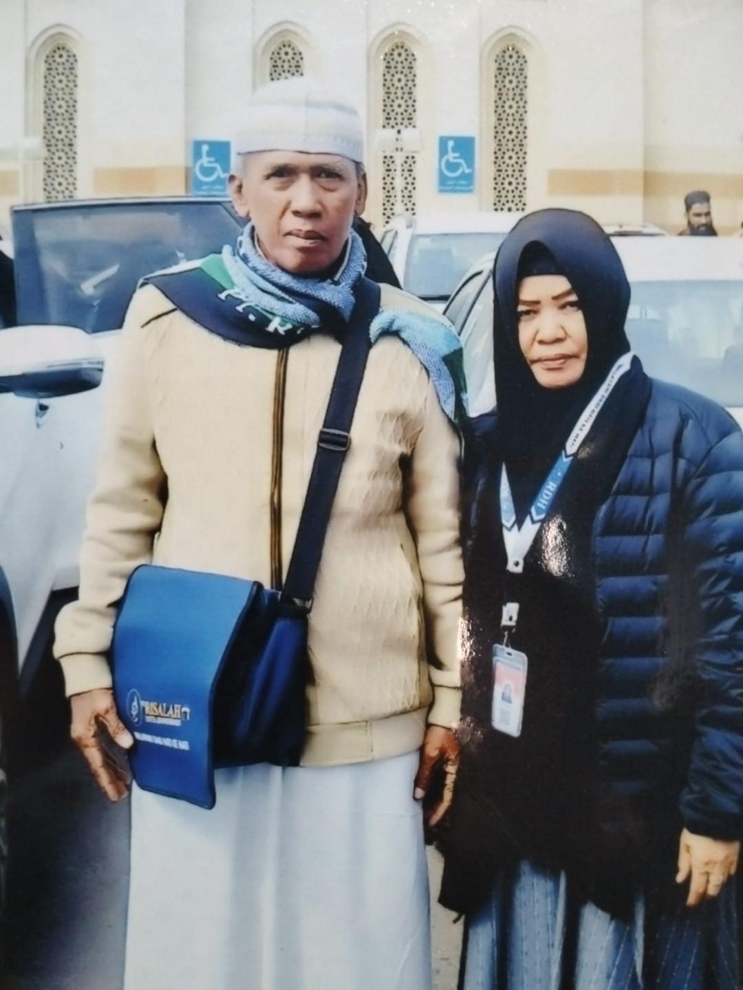 Orangtua salah satu terdakwa kasus penembakan Dedy Indrajid, Hanafi dan Aisyah HR. Keduanya mengaku merasakan ketidak adilan hukum sejak lama, karena anaknya tewas dikeroyok diduga oleh Dedy Indrajid dkk tapi para pelaku justru tidak tersentuh hukum.